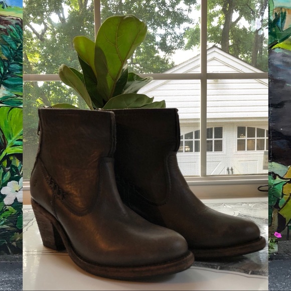 🌅NWOT Frye LESLIE ARTISAN SHORT BOOTIE - Picture 3 of 7